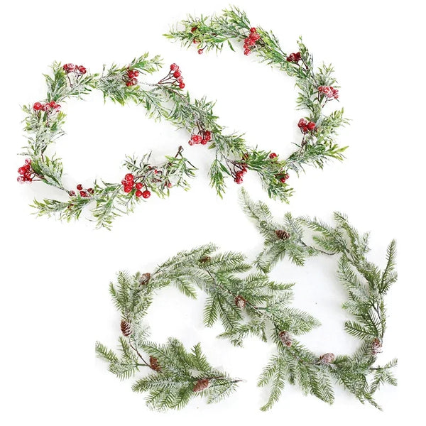Pine Needle & Berry Christmas Garland with Pinecones, 1.6 m (5.2 ft)